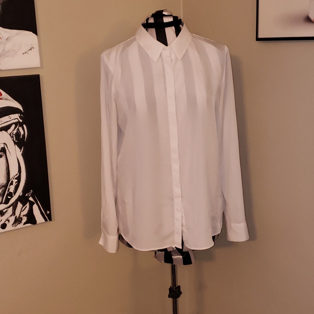 Apt 9 white sheer flowy long sleeve button blouse